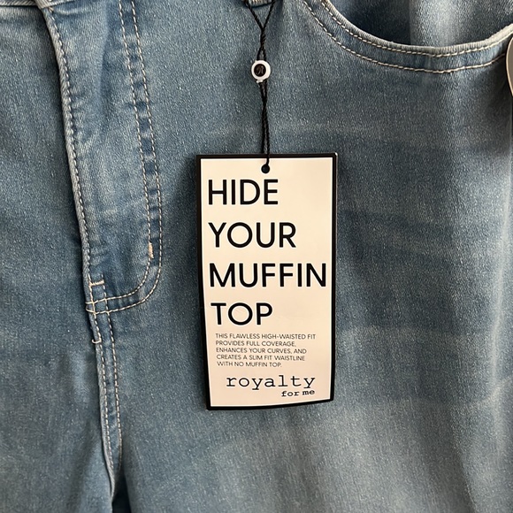 Royalty For Me High Rise Crop Rolled Cuff Distressed Denim Capris Womens Size 14 - Picture 2 of 8